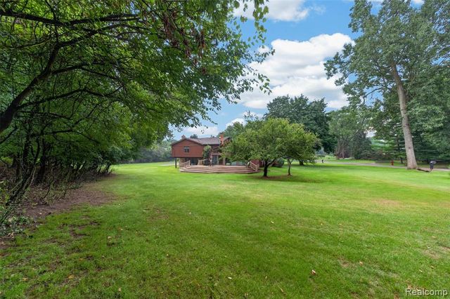 7115 Paterese Drive, Bloomfield Hills, MI 48301