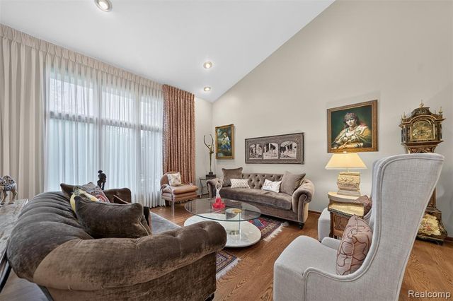 7115 Paterese Drive, Bloomfield Hills, MI 48301