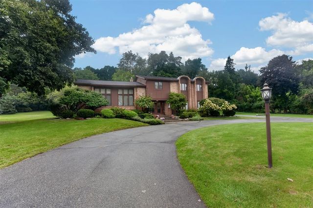 7115 Paterese Drive, Bloomfield Hills, MI 48301