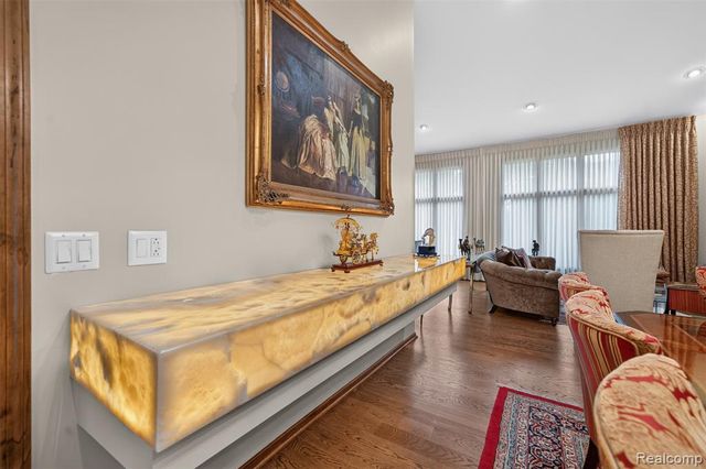 7115 Paterese Drive, Bloomfield Hills, MI 48301