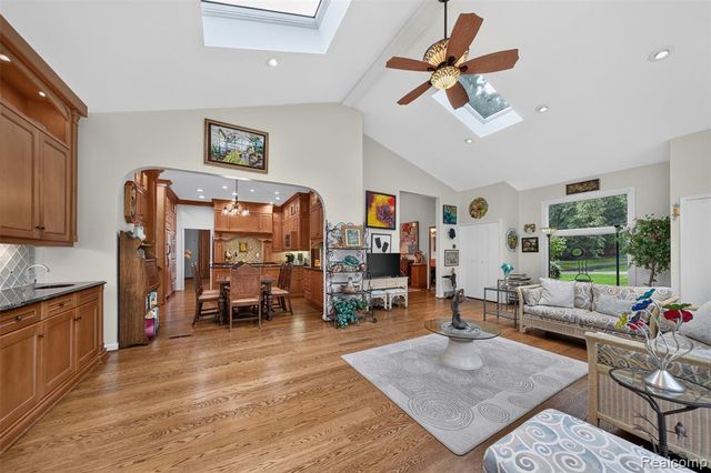 7115 Paterese Drive, Bloomfield Hills, MI 48301