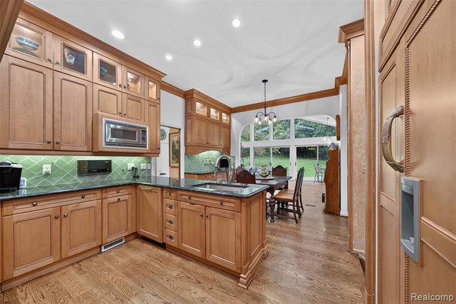 7115 Paterese Drive, Bloomfield Hills, MI 48301
