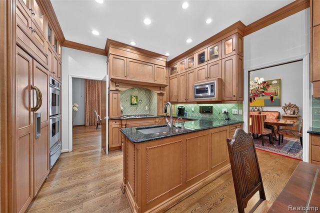 7115 Paterese Drive, Bloomfield Hills, MI 48301