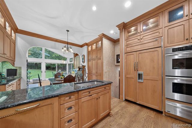 7115 Paterese Drive, Bloomfield Hills, MI 48301