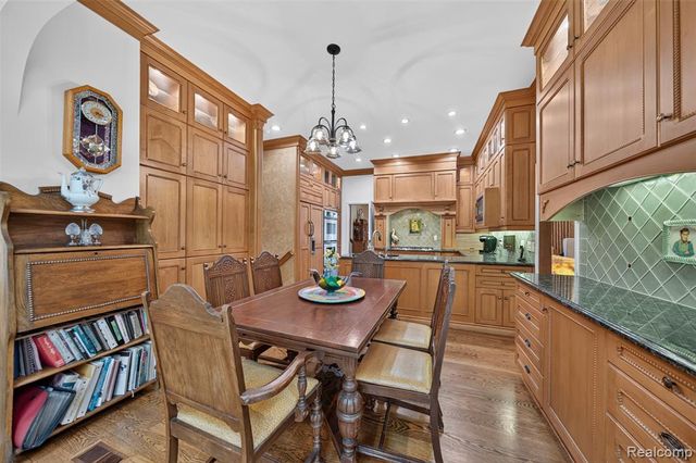 7115 Paterese Drive, Bloomfield Hills, MI 48301