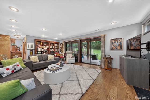 7115 Paterese Drive, Bloomfield Hills, MI 48301