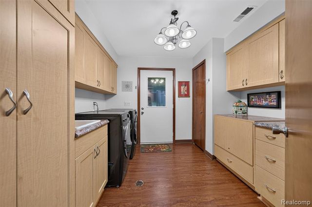 7115 Paterese Drive, Bloomfield Hills, MI 48301