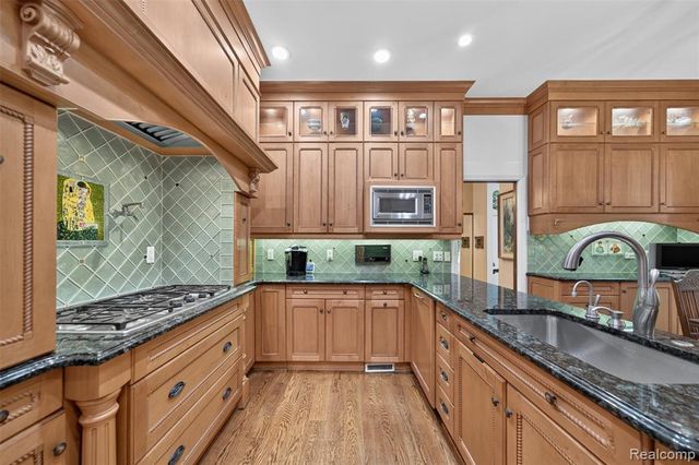 7115 Paterese Drive, Bloomfield Hills, MI 48301