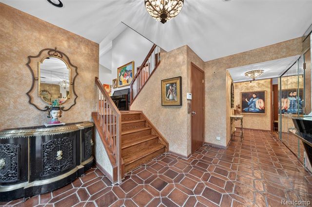 7115 Paterese Drive, Bloomfield Hills, MI 48301