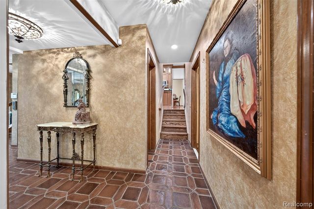 7115 Paterese Drive, Bloomfield Hills, MI 48301
