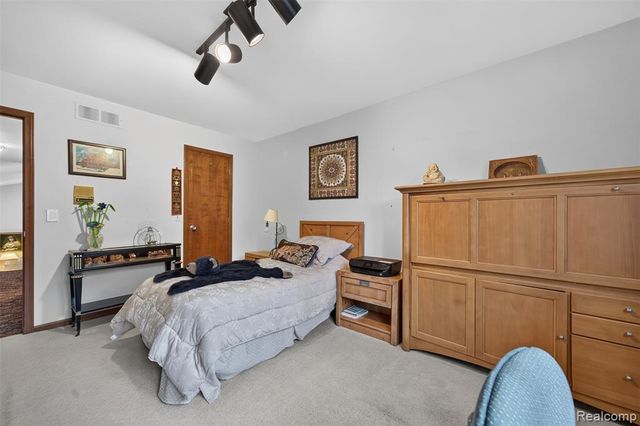 7115 Paterese Drive, Bloomfield Hills, MI 48301