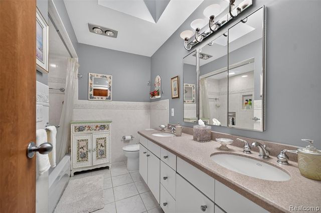 7115 Paterese Drive, Bloomfield Hills, MI 48301