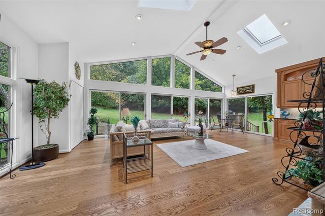 7115 Paterese Drive, Bloomfield Hills, MI 48301