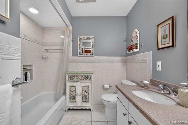 7115 Paterese Drive, Bloomfield Hills, MI 48301