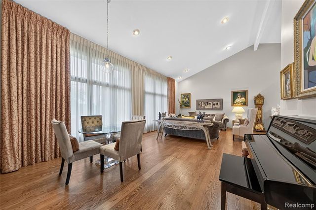 7115 Paterese Drive, Bloomfield Hills, MI 48301