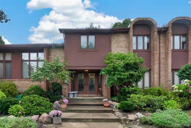7115 Paterese Drive, Bloomfield Hills, MI 48301