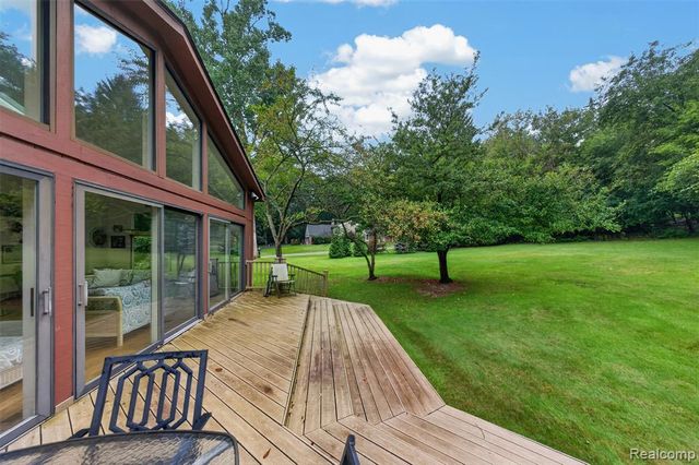 7115 Paterese Drive, Bloomfield Hills, MI 48301