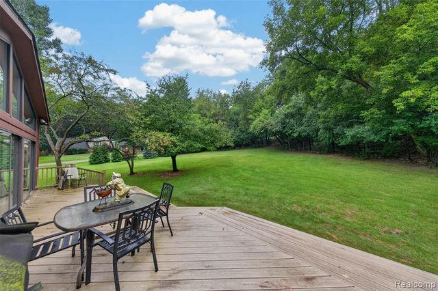 7115 Paterese Drive, Bloomfield Hills, MI 48301