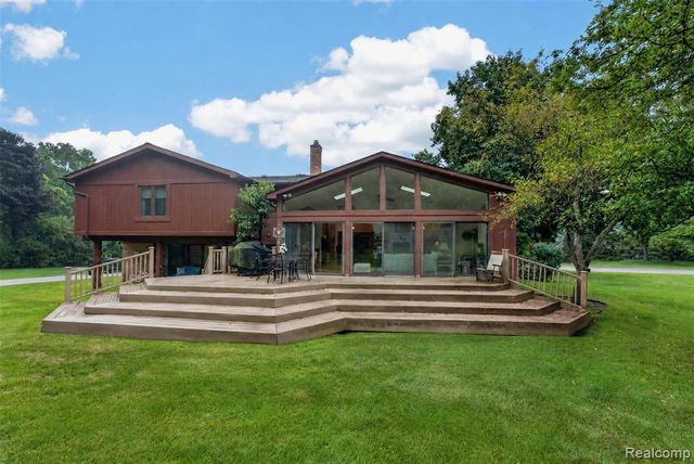 7115 Paterese Drive, Bloomfield Hills, MI 48301