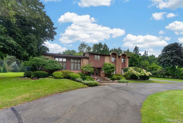 7115 Paterese Drive, Bloomfield Hills, MI 48301