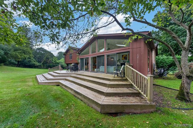 7115 Paterese Drive, Bloomfield Hills, MI 48301