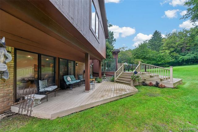 7115 Paterese Drive, Bloomfield Hills, MI 48301