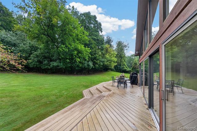 7115 Paterese Drive, Bloomfield Hills, MI 48301