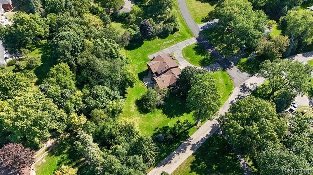 7115 Paterese Drive, Bloomfield Hills, MI 48301