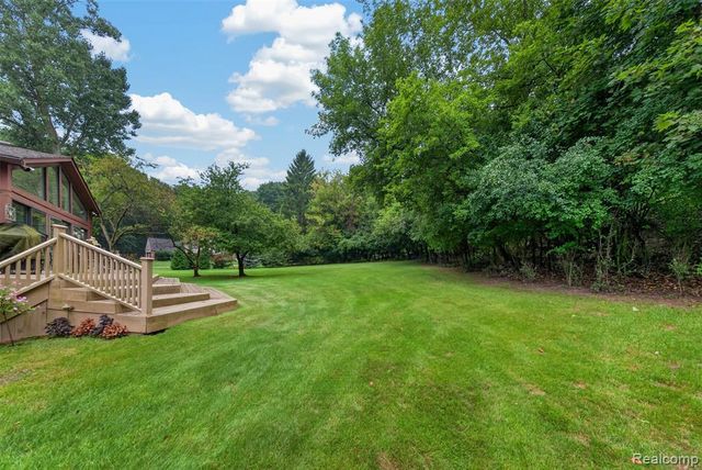 7115 Paterese Drive, Bloomfield Hills, MI 48301