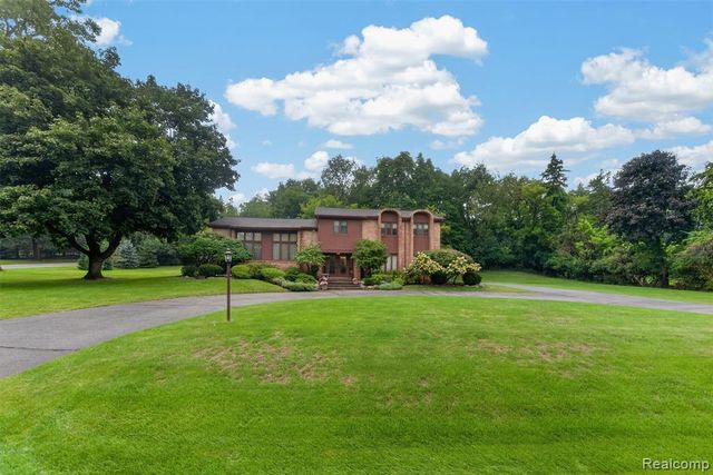 7115 Paterese Drive, Bloomfield Hills, MI 48301