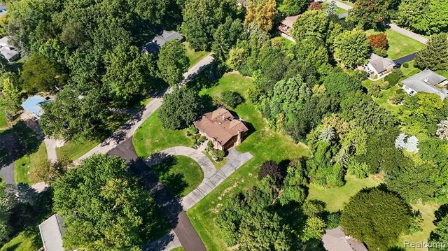 7115 Paterese Drive, Bloomfield Hills, MI 48301