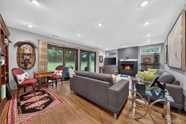 7115 Paterese Drive, Bloomfield Hills, MI 48301