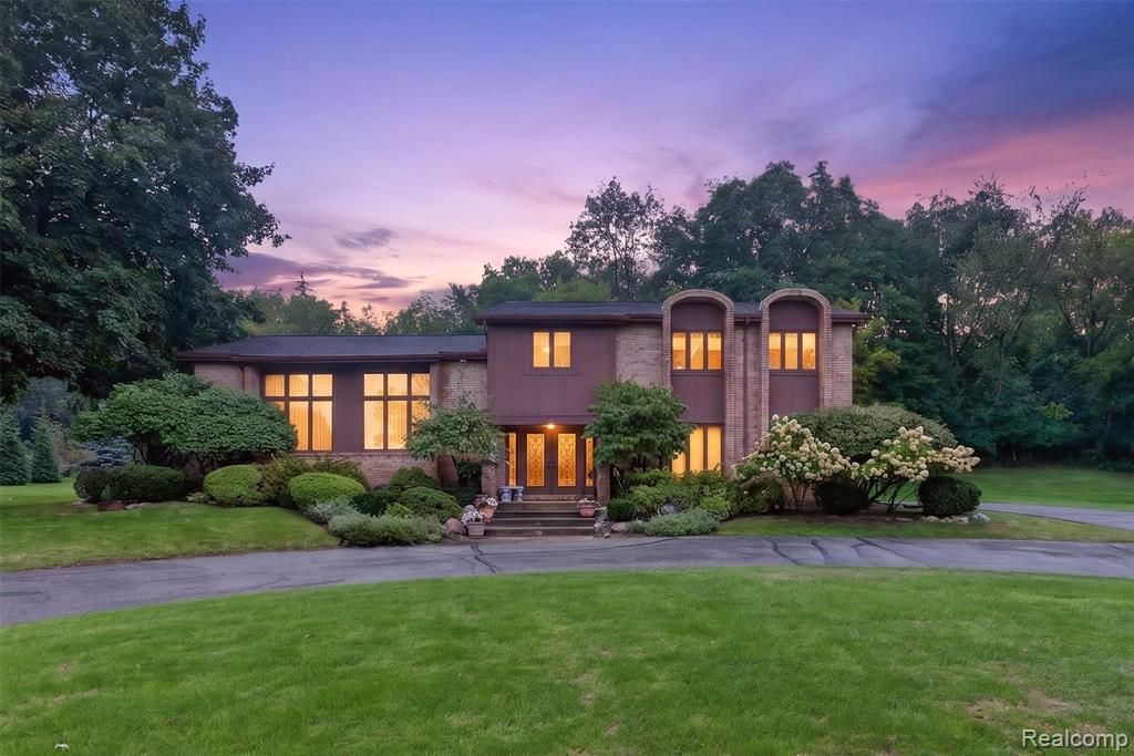 7115 Paterese Drive, Bloomfield Hills, MI 48301