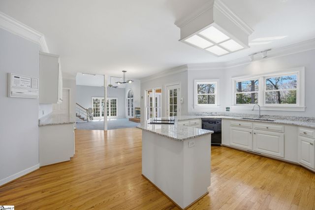 8 Sneed Drive, Taylors, SC 29687