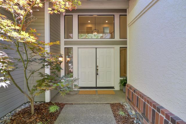 11725 Old Eureka Way, Gold River, CA 95670