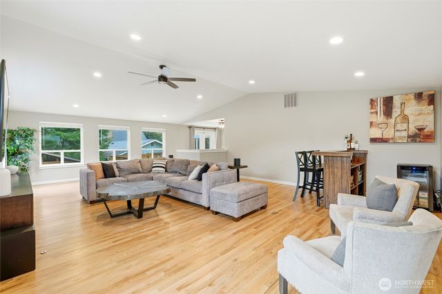 32130 27th Avenue SW, Federal Way, WA 98023