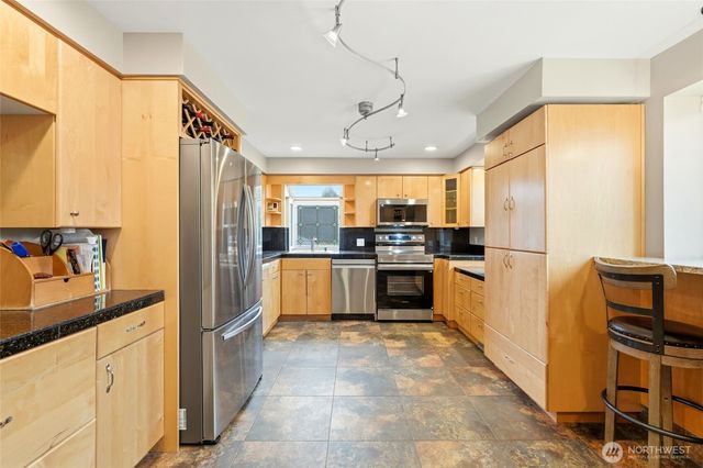 32130 27th Avenue SW, Federal Way, WA 98023