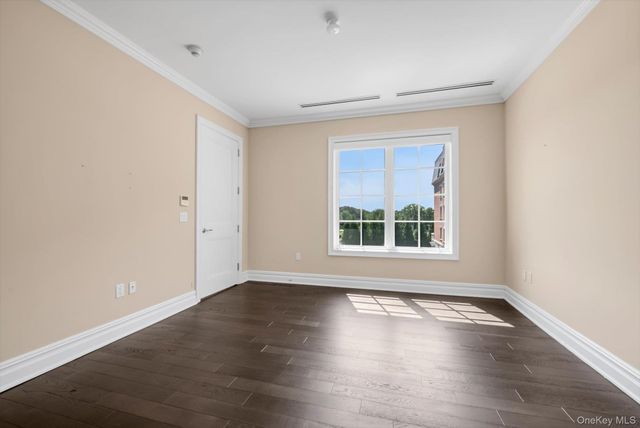 3000 Royal Court 3107, North Hills, NY 11040