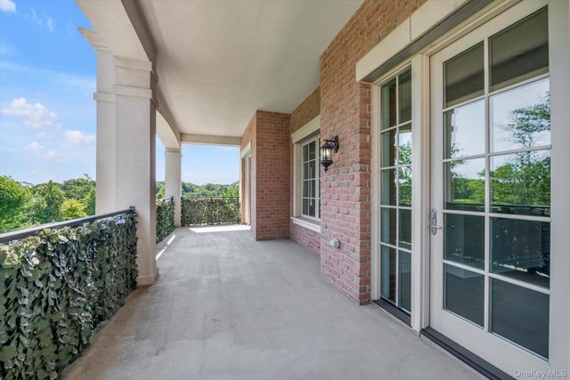 3000 Royal Court 3107, North Hills, NY 11040