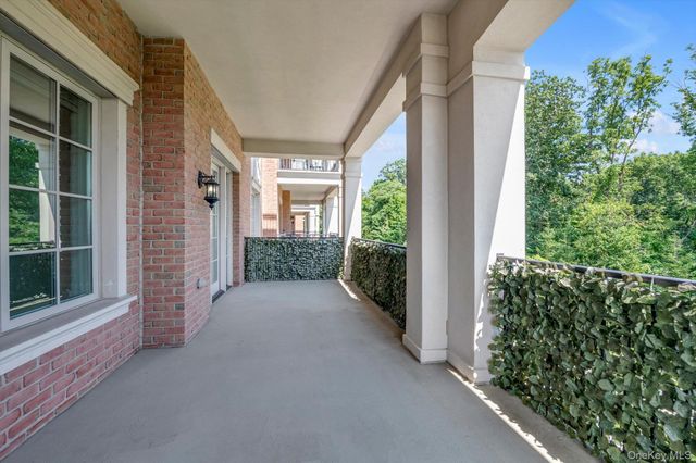 3000 Royal Court 3107, North Hills, NY 11040
