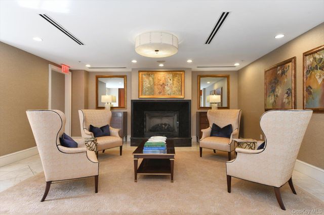 3000 Royal Court 3107, North Hills, NY 11040