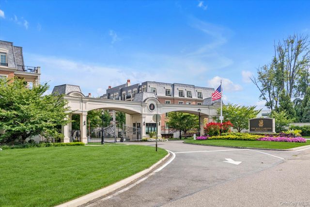 3000 Royal Court 3107, North Hills, NY 11040