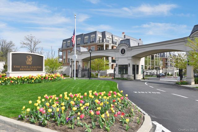 3000 Royal Court 3107, North Hills, NY 11040
