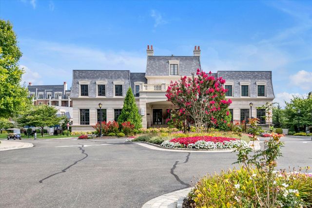 3000 Royal Court 3107, North Hills, NY 11040
