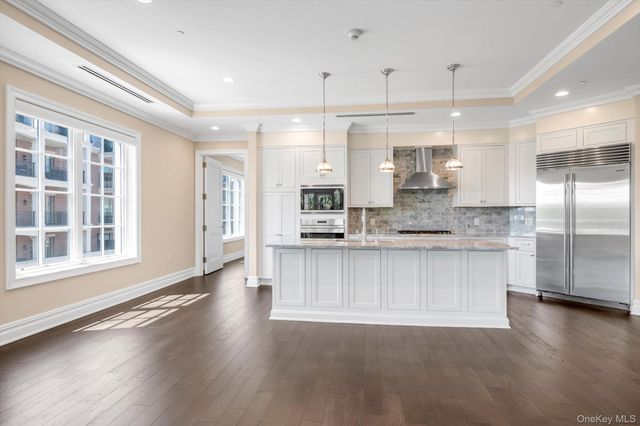 3000 Royal Court 3107, North Hills, NY 11040