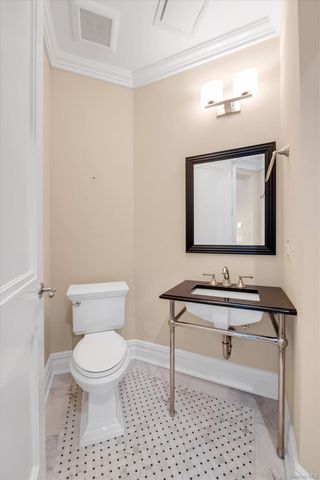 3000 Royal Court 3107, North Hills, NY 11040