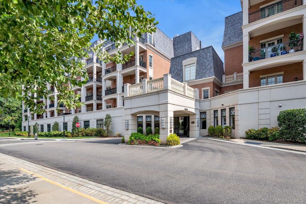 3000 Royal Court 3107, North Hills, NY 11040