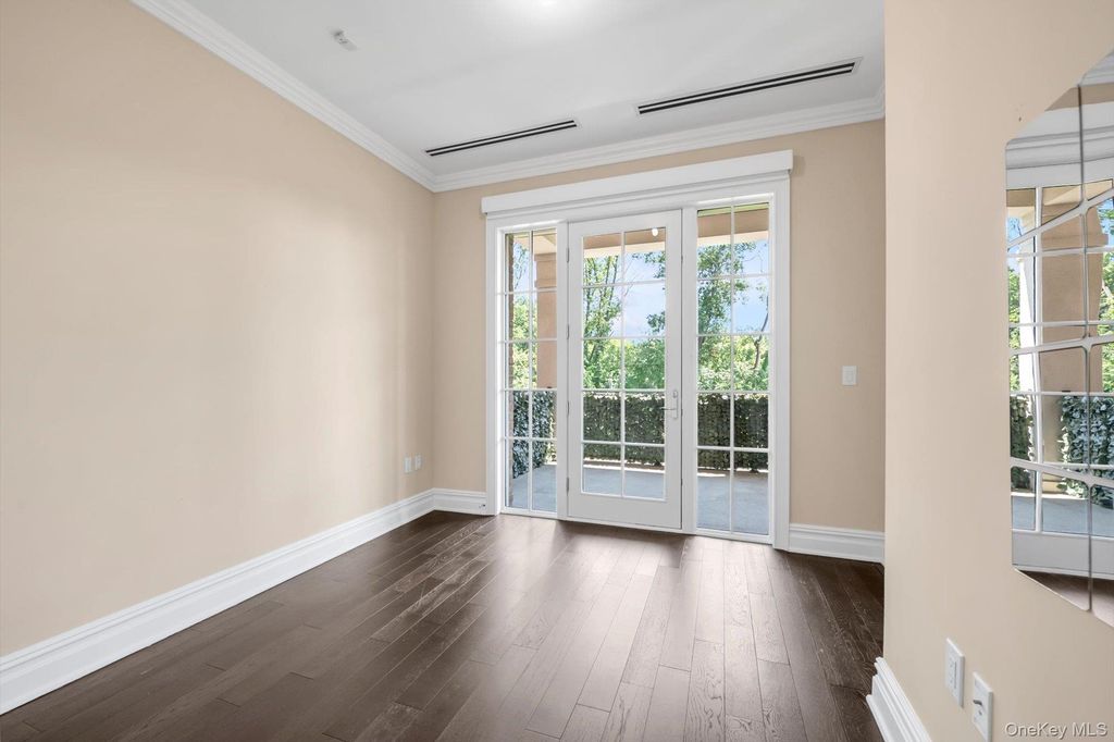 3000 Royal Court 3107, North Hills, NY 11040 — photo 2