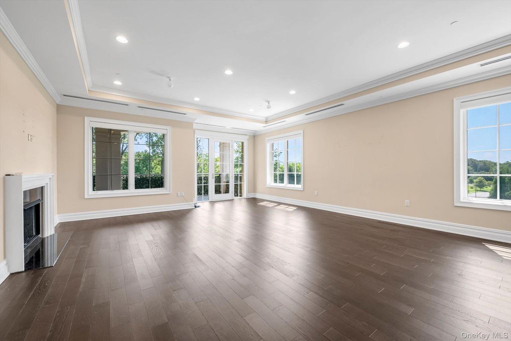 3000 Royal Court 3107, North Hills, NY 11040 — photo 4