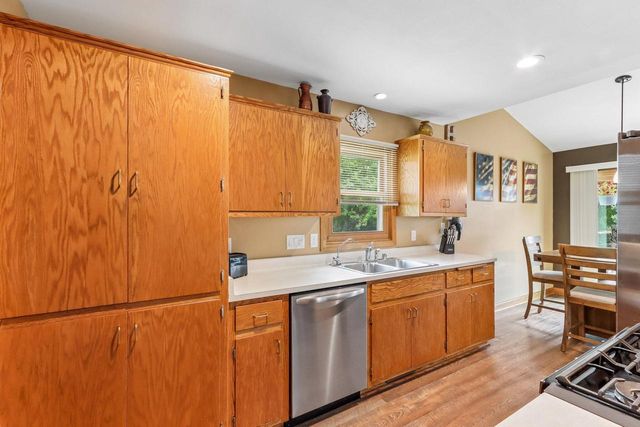 2729 Brighton DRIVE, Waukesha, WI 53188